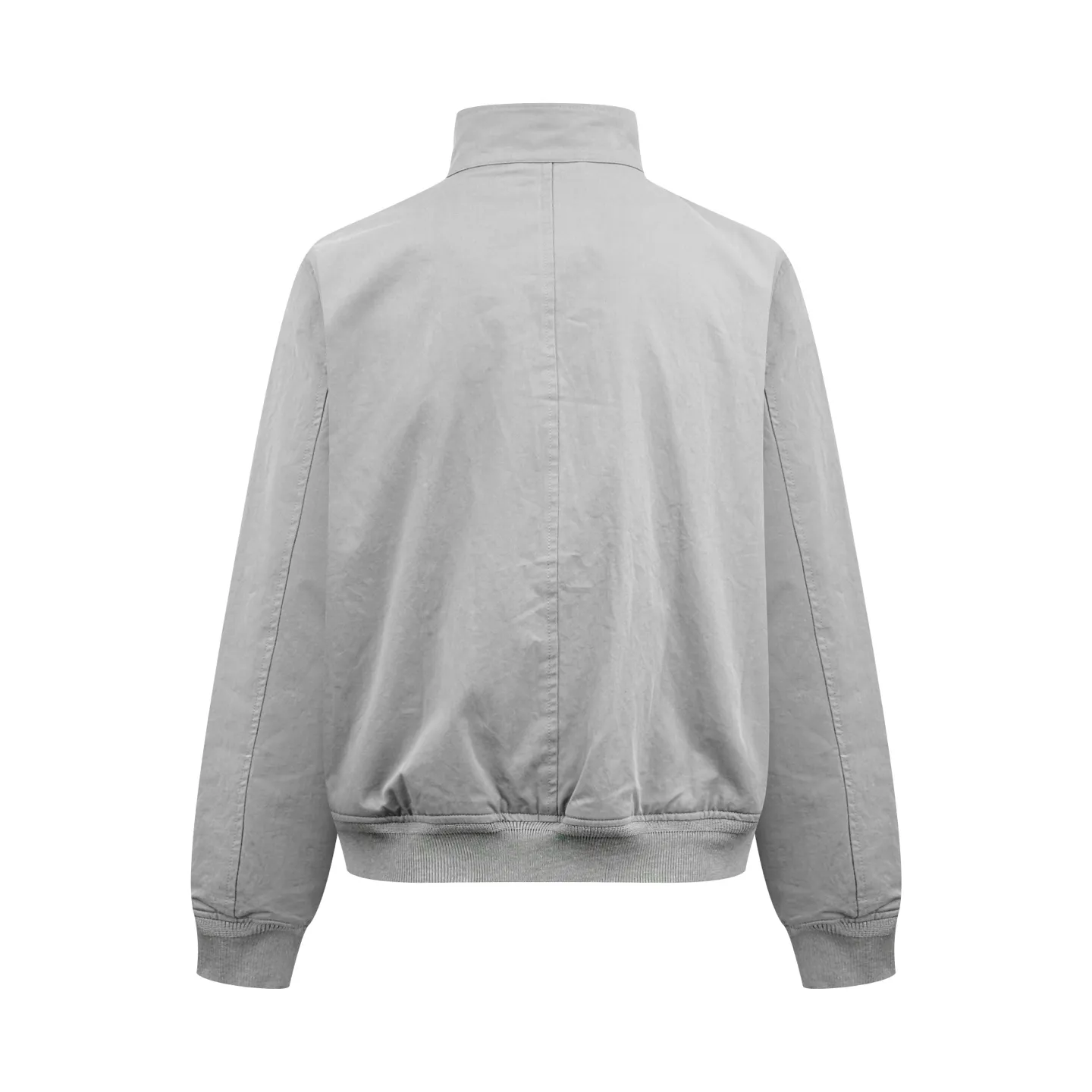 AP Ralp Lauren embroidered zipper jacket. Customized elegant cotton fine twill fabric. Soft and silky, comfortable and close to the skin. Made of matte light gray as the base. Soft and unobtrusive. Just right to show a kind of restrained elegance. Exquisite pony logo embellishments. It brings an atmosphere of freedom and vitality and injects the soul charm of the brand. Simple and smooth lines outline a tall and straight figure. A unique and charming fashion masterpiece emerges. Process 1: Use imported machine embroidery process. Use advanced computer control system and precision mechanical components to realize the iconic pony embroidery operation with high precision and smooth and delicate lines. Process 2: Template machine bag opening. The preset template guides the position, shape and size of the bag opening. The accuracy ensures the quality of the bag opening effect. Process 3: Infrared positioning cutting bed uses infrared emitters and infrared receivers to achieve precise positioning of materials. The accuracy can reach the micron level, thereby meeting the effect of high-precision cutting of plaid alignment. Process 4: The fabrics are fermented and washed. Better feel and texture, not easy to deform, not easy to shrink, not easy to fade, maintain long-term beauty Accessories: Customized 1:1 Ralph Lauren horn buckle Customized 1:1 Ralph Lauren zipper Customized 1:1 Genuine Leather lanyard Customized 1:1 Ralph Lauren trademark Version: Loose version Size: S M L XL Style number: 25272
